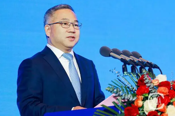 國投盛世董事長劉嚴(yán)蓬作為協(xié)會(huì)監(jiān)事長受邀參加2023中國國際涂料大會(huì)!
